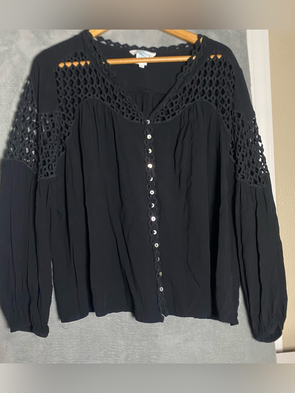 Sundance Black Crochet Yoke Button-Front Women’s Top size Large 100% cotton